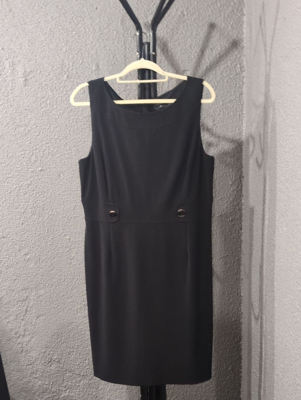 Tahari Black Sleeveless Midi Sheath Dress